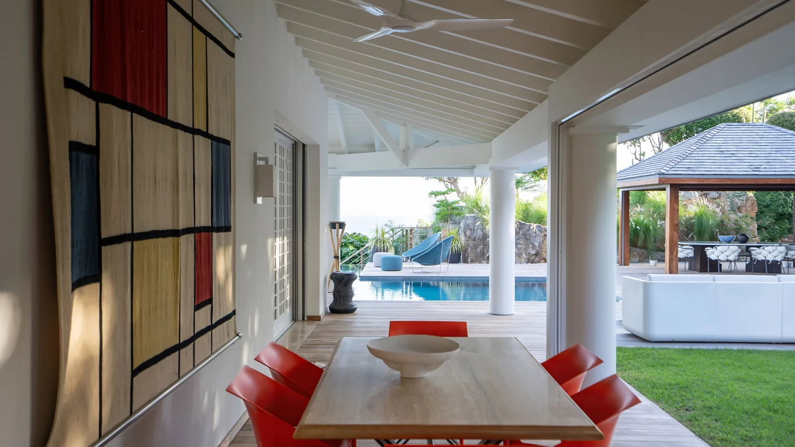 Outdoor grill and cooking area at Villa Amitie