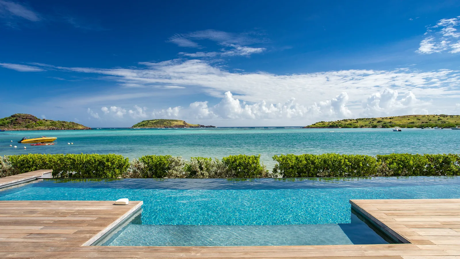 Hot tub at Aquablue Estate, Grand-Cul-de-Sac