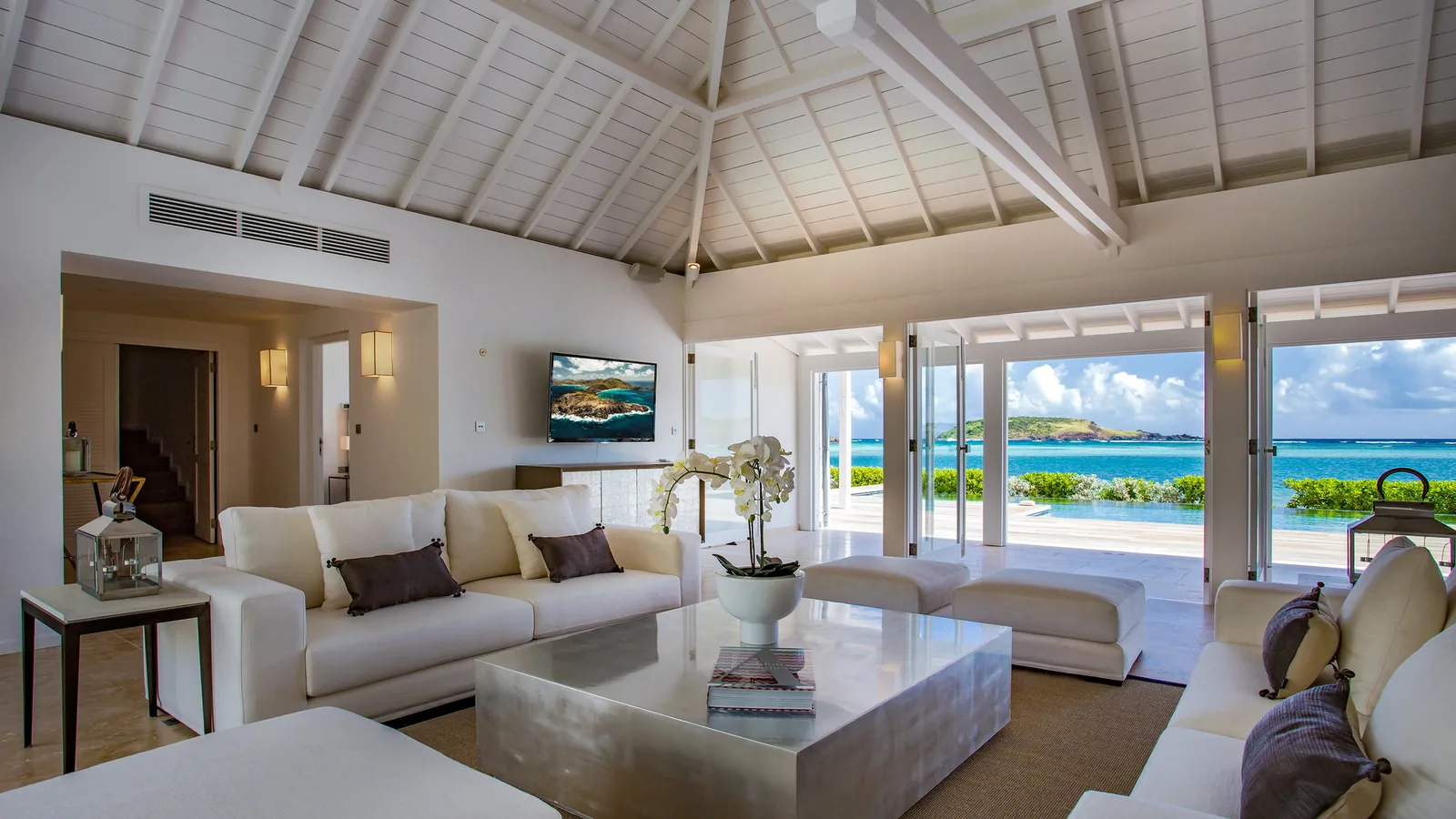 One of the twelve air-conditioned bedrooms at Aquablue Estate