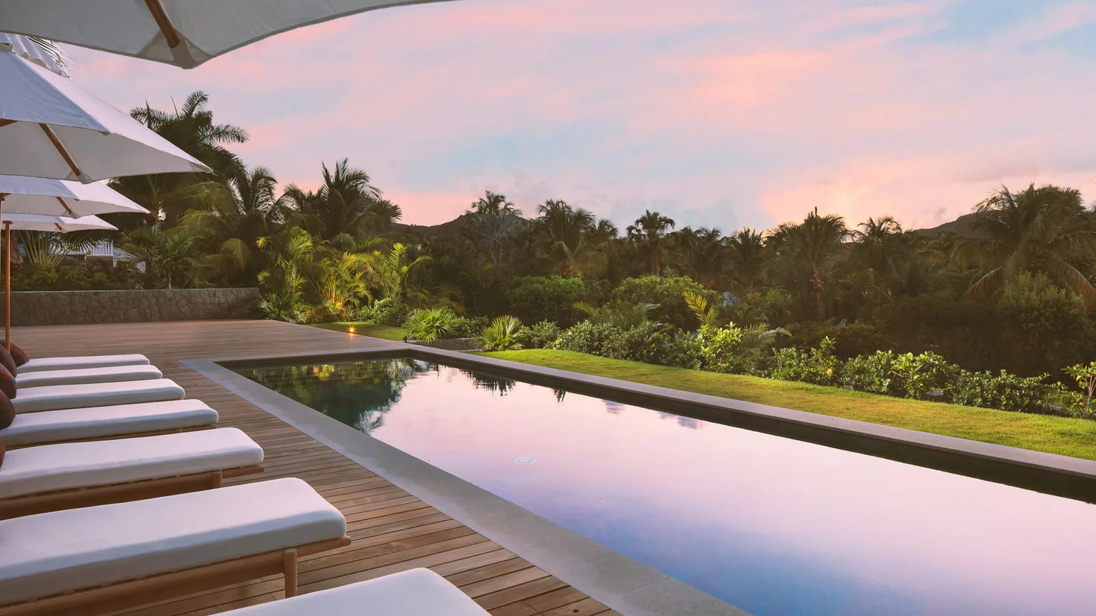 The pool at Villa BDM