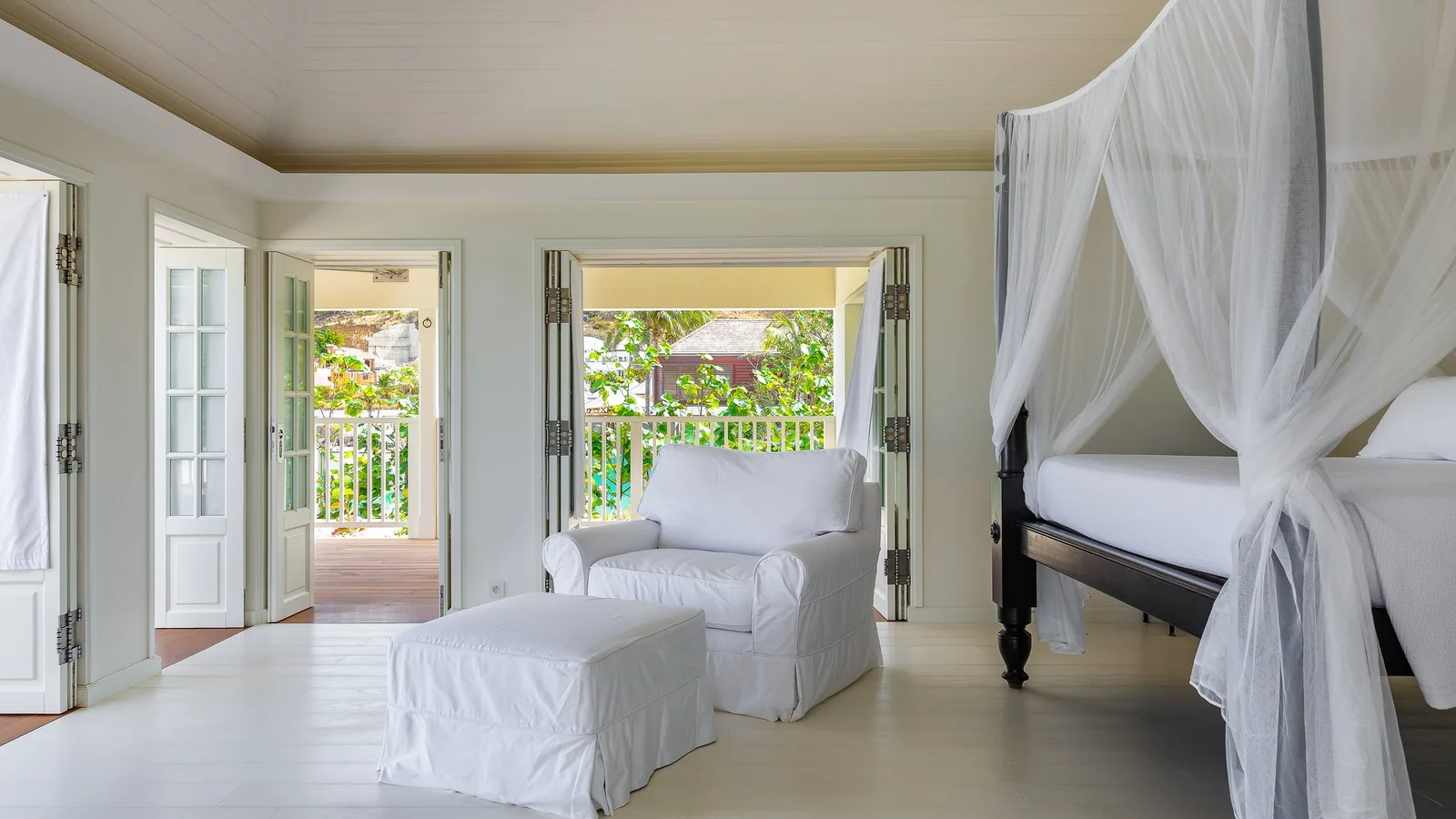 Air-conditioned bedroom at Villa ELA in Flamands