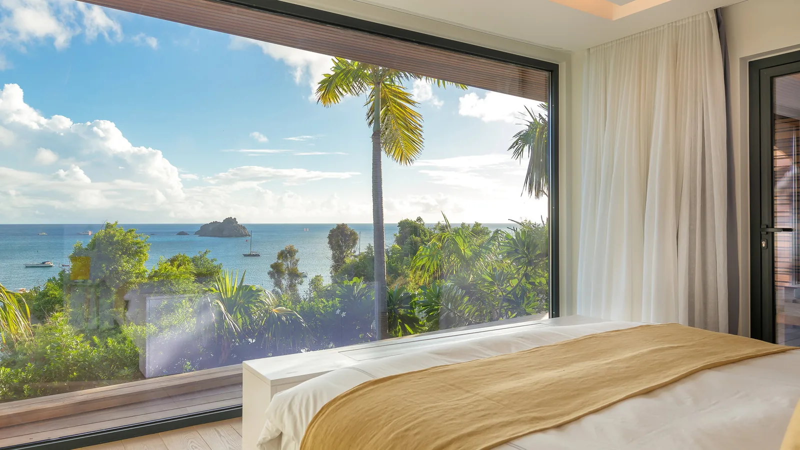 Air-conditioned bedroom at the JUNE villa