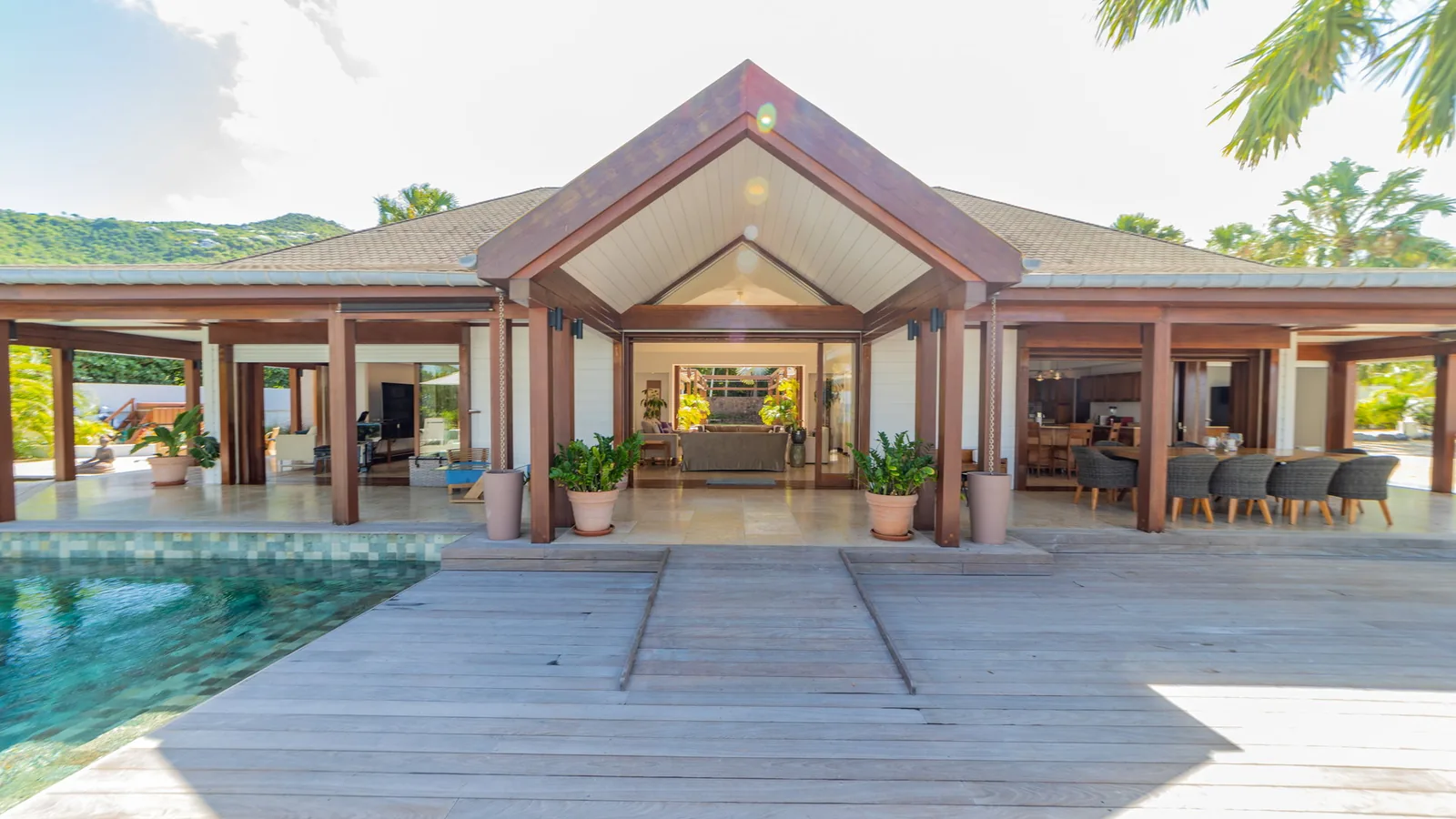Outdoor barbecue at La Plage villa, St Barthelemy