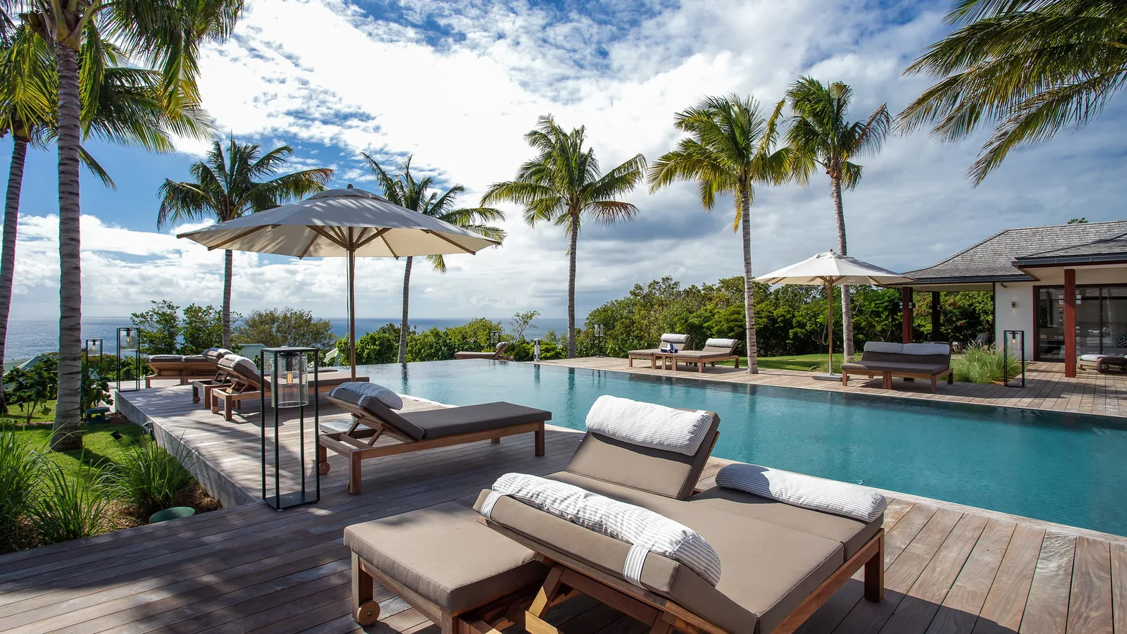Private pool at Maison Blanc Bleu in Gouverneur