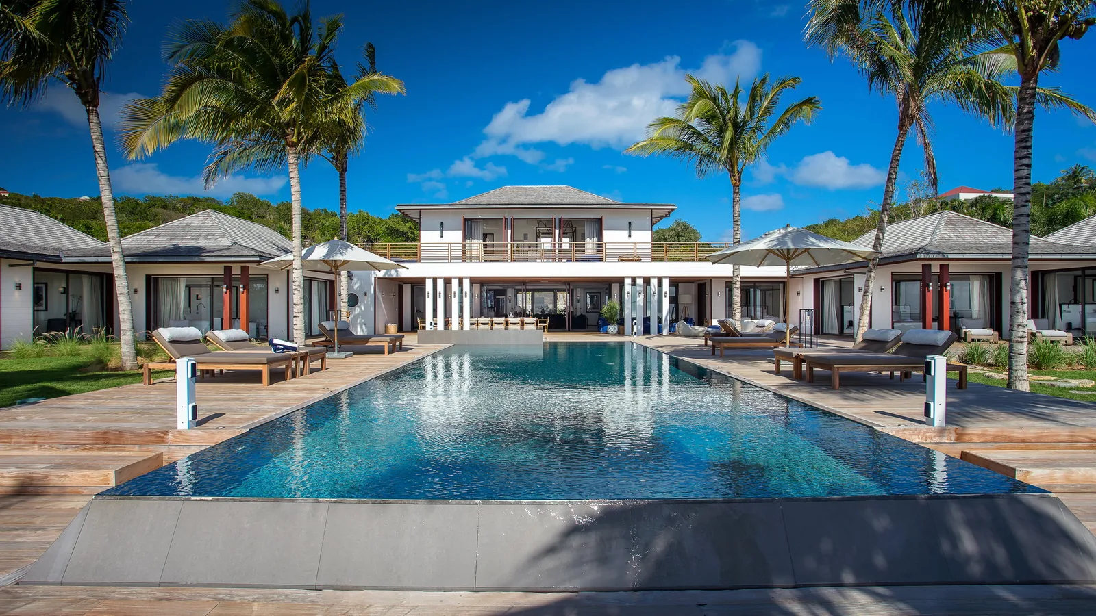 Heated pool of the villa Maison Blanc Bleu