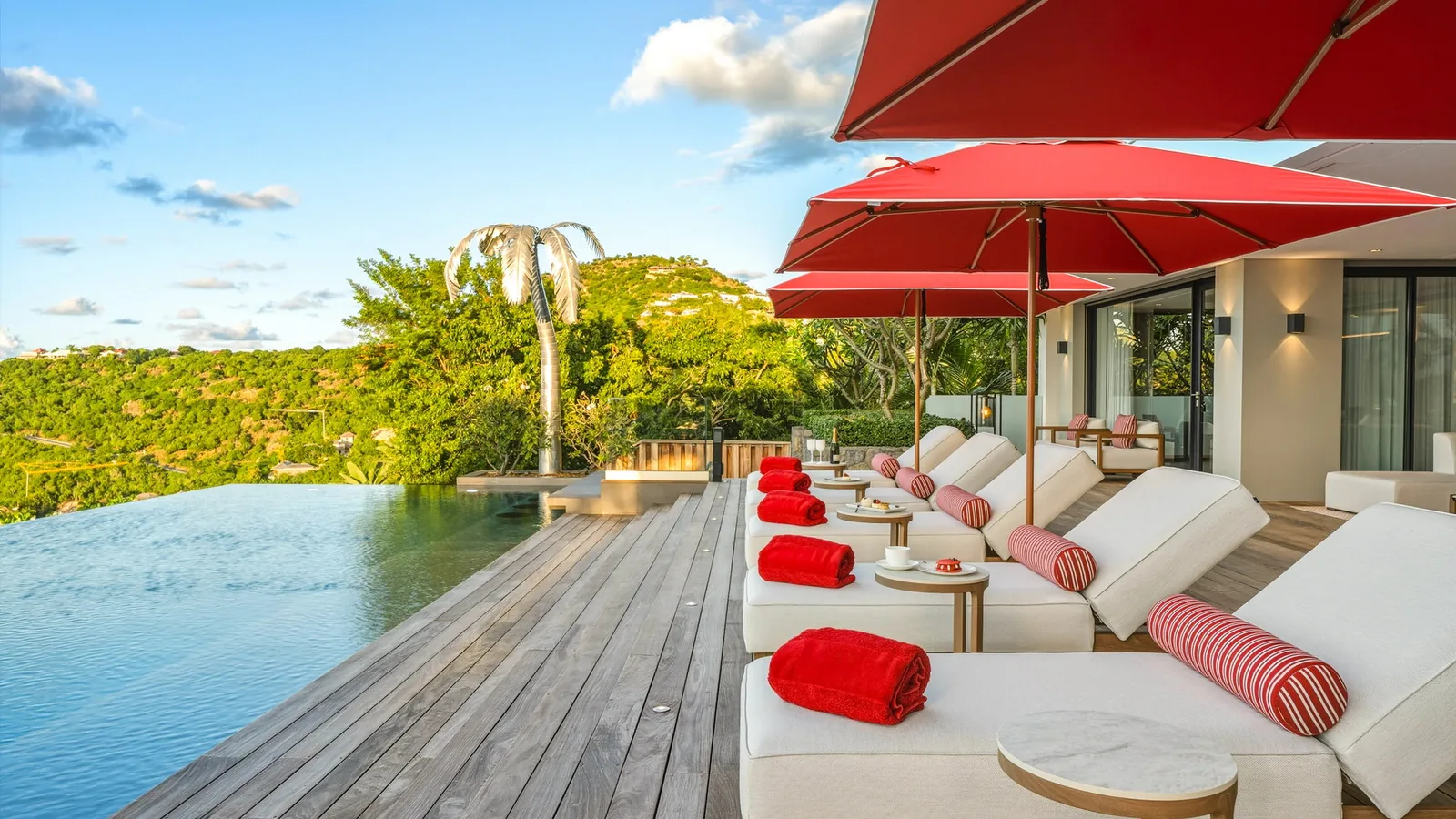 The pool at Villa NEO