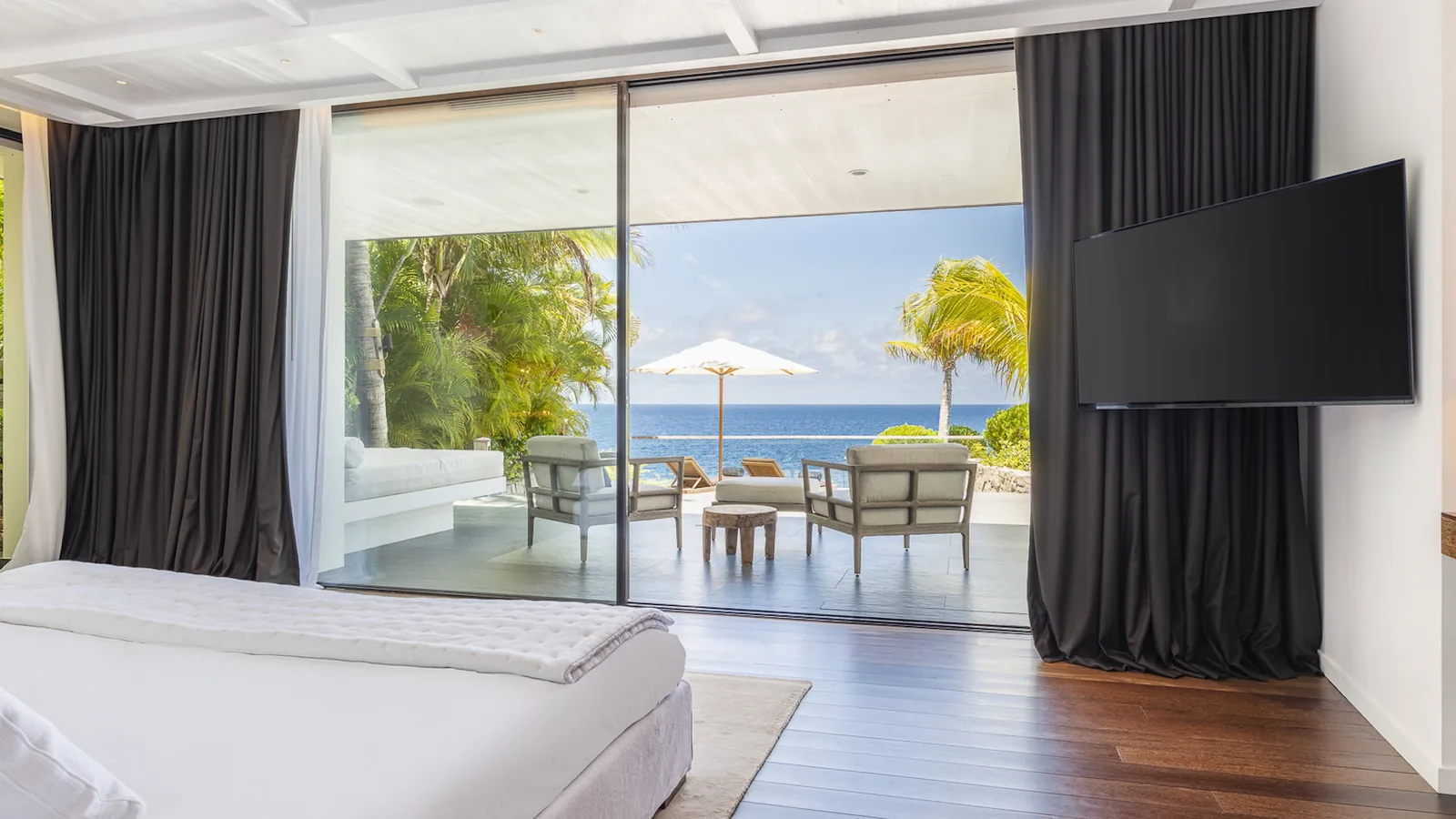 Living space with television and wifi at Villa Roxane