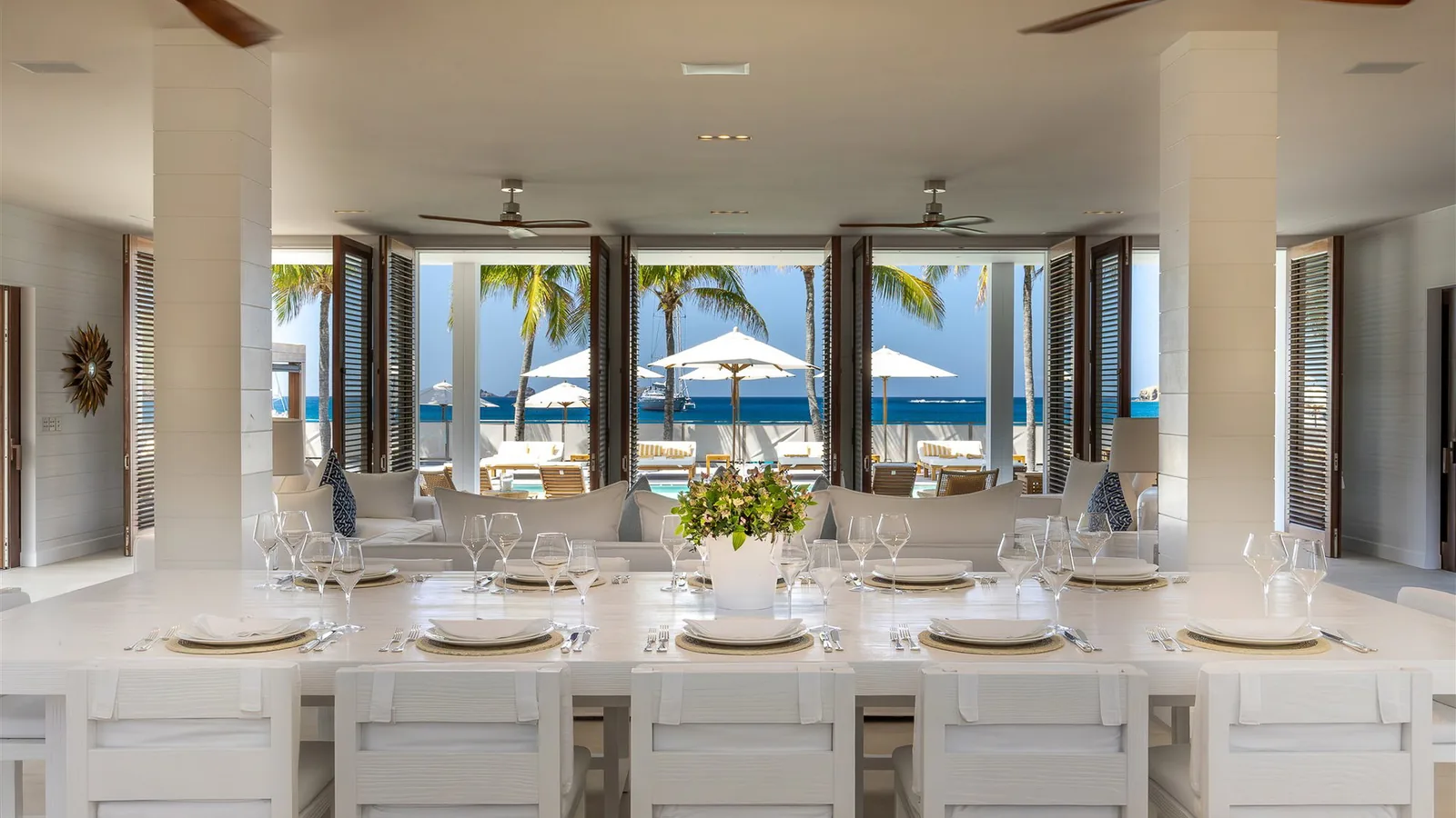 Living area at Sand Club with television
