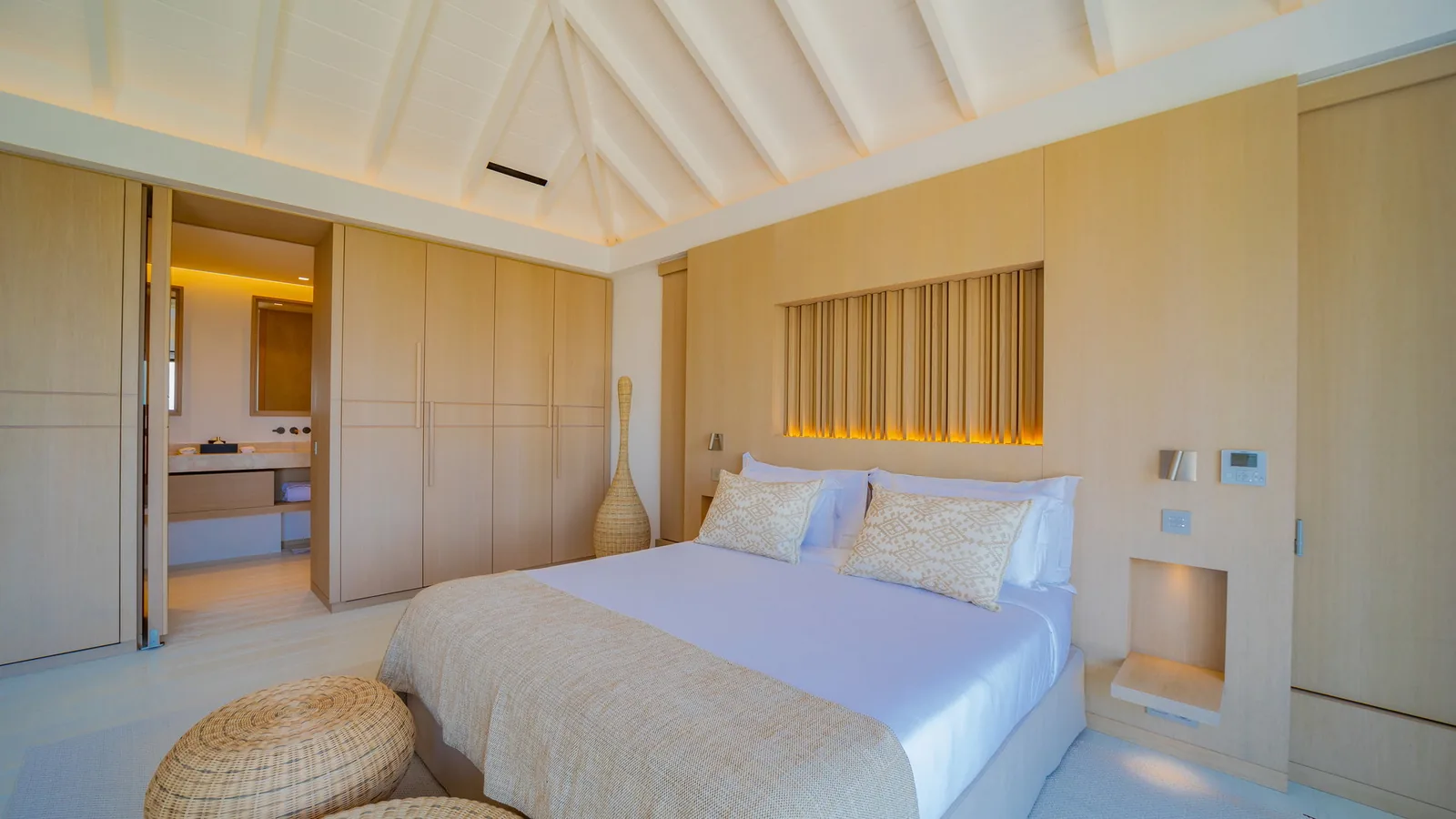 Baby cot available at villa SEALA in St-Jean